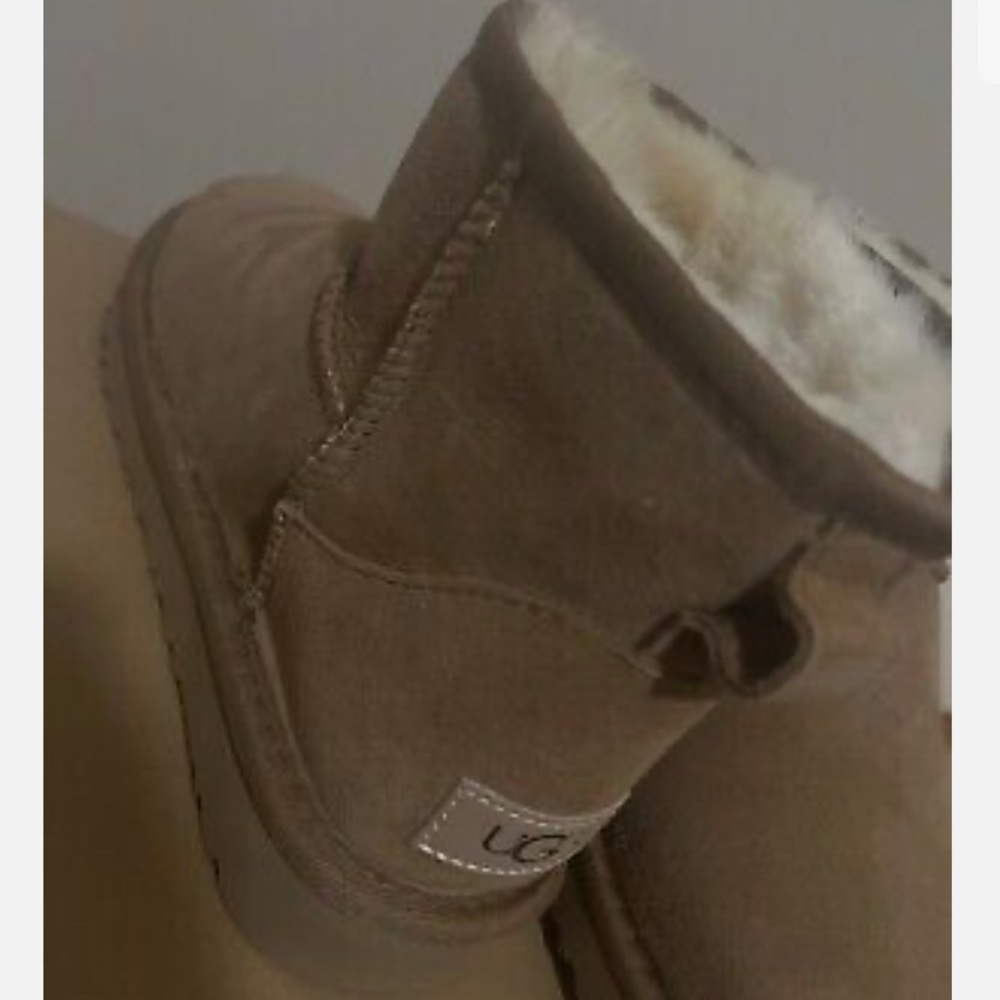 UGG women’s classic mini II boot